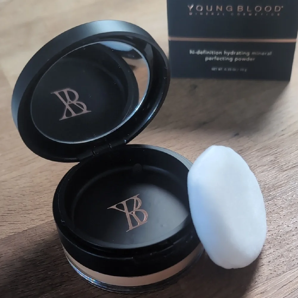 Youngblood Hi-definition Mineral Perfecting Powder in Warmth